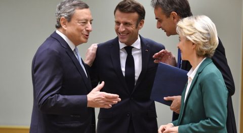Da sinistra: Mario Draghi, Emmanuel Macron ed Ursula von der Leyen[crediti foto: Valerio Valentini CC BY 2.0]*