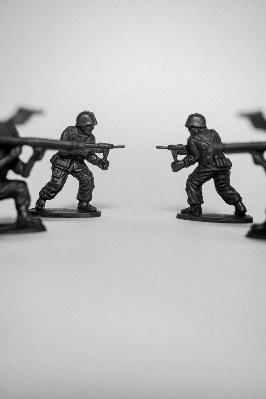 Soldatini su sfondo bianco